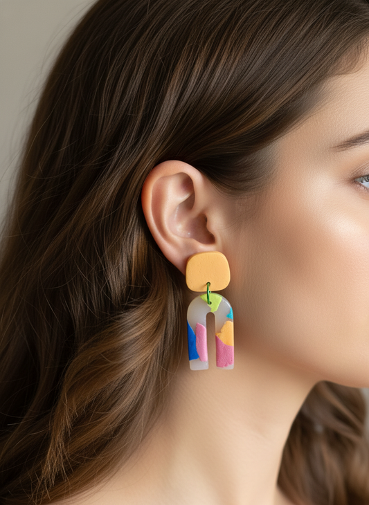 Brinco na orelha de perfil